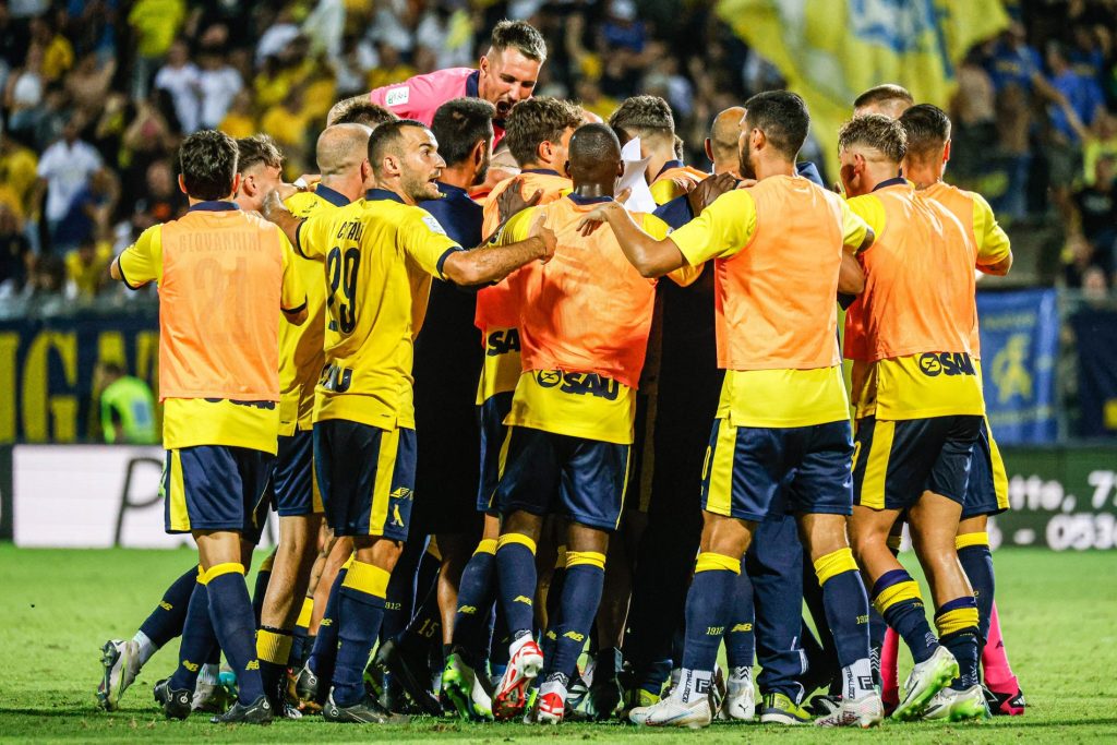 modena-gruppo-esultanza-gol