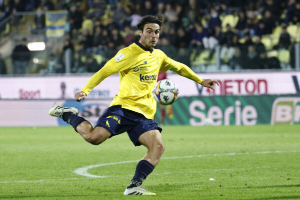 Modena's Alessandro Sersanti in action during the Italian Serie B soccer match Modena FC vs Empoli FC at Alberto Braglia Stadium in Modena , Italy, on 24 October 2025. ELBA SECAPIX
